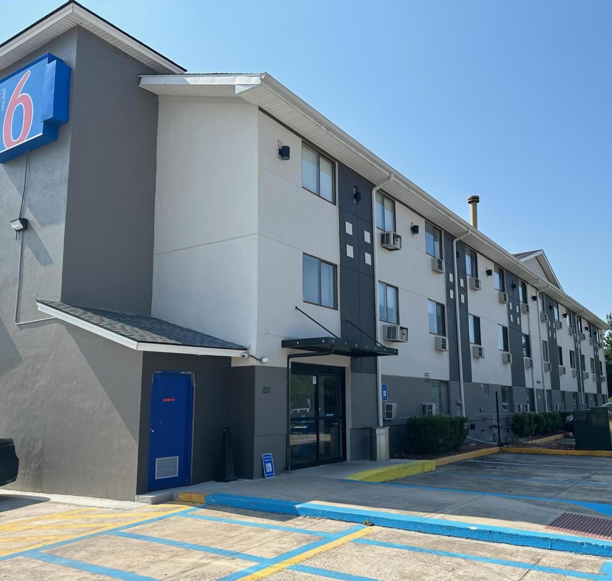 Motel 6 - Newest - Ultra Sparkling Approved - Chiropractor Approved Beds - New Elevator - Robotic Massages - New 2023 Amenities - New Rooms - New Flat Screen Tvs - All American Staff - Walk To Longhorn Steakhouse And Ruby Tuesday - Book Today And Sav Kingsland Exterior foto